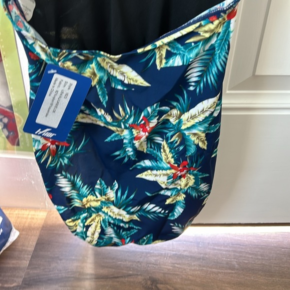 NWT Halter style swimsuit - Picture 5 of 8